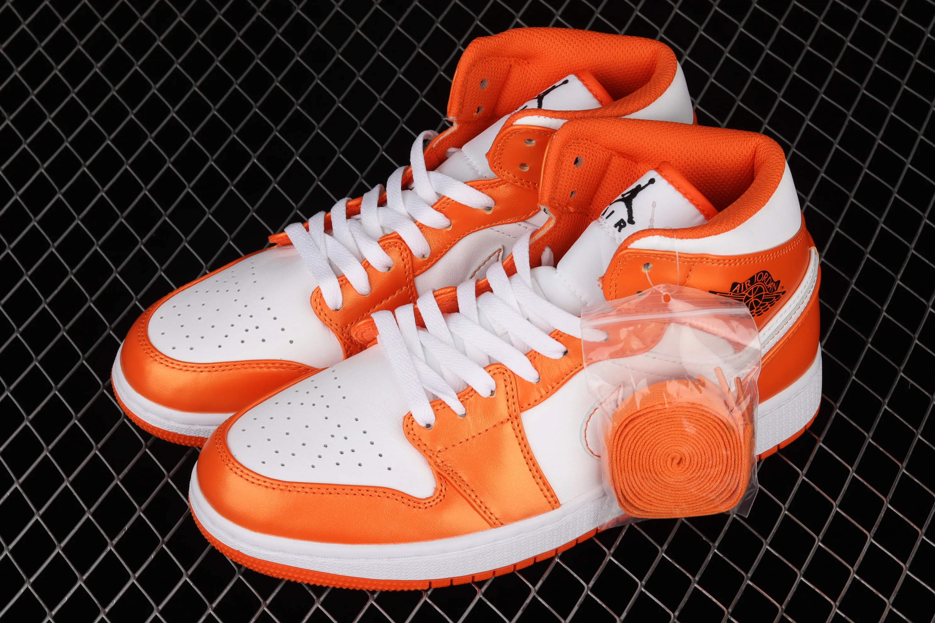All Categories Air Jordan Jordan Series Basketball Shoes Air Jordan 1 Mid Air Jordan 1 Mid AJ1 Joe 1 White Orange Mid-top Cultural Basketball Shoes DM3531-800